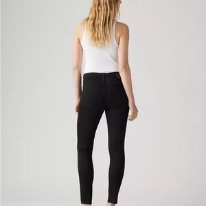 Levi's 721 High Rise Skinny Jeans (size 26)